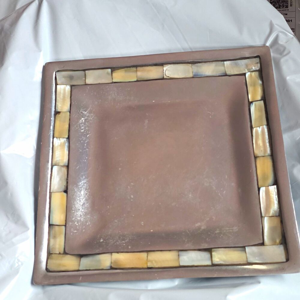 This vintage TOWLE plate is a beautiful addition to any collection.